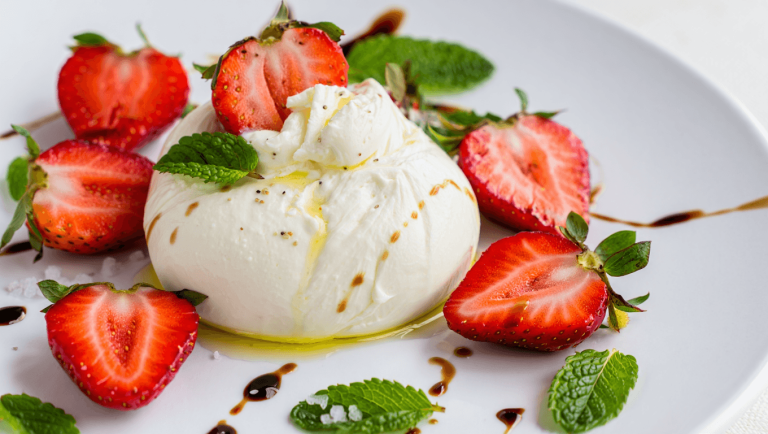 Fraises et Burrata, le mélange qui cartonne en cuisine