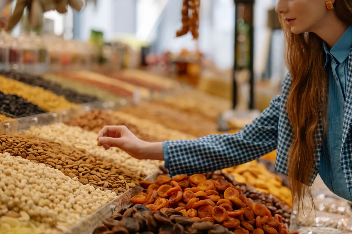 Achat de fruits secs et noix auprès de fournisseurs réputés avec vérification de l'emballage