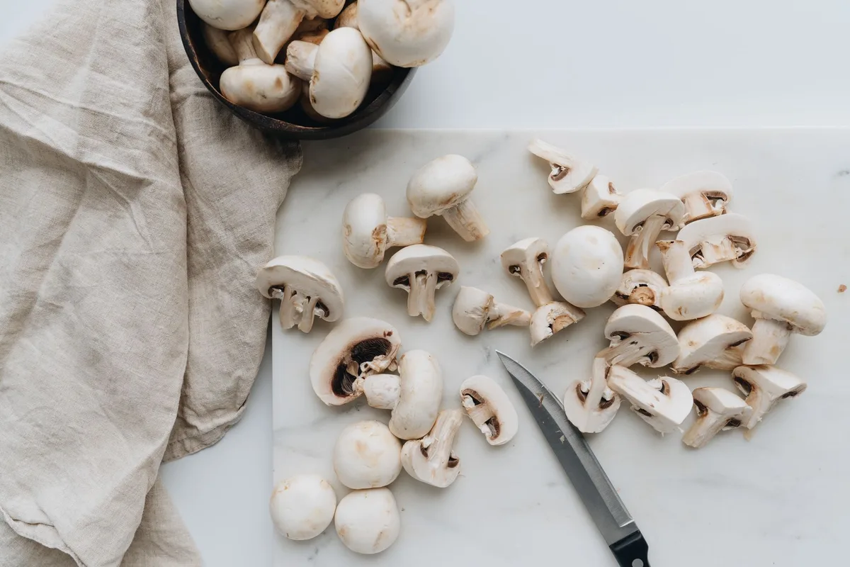 Champignons de Paris frais prêts à être consommés ou préparés