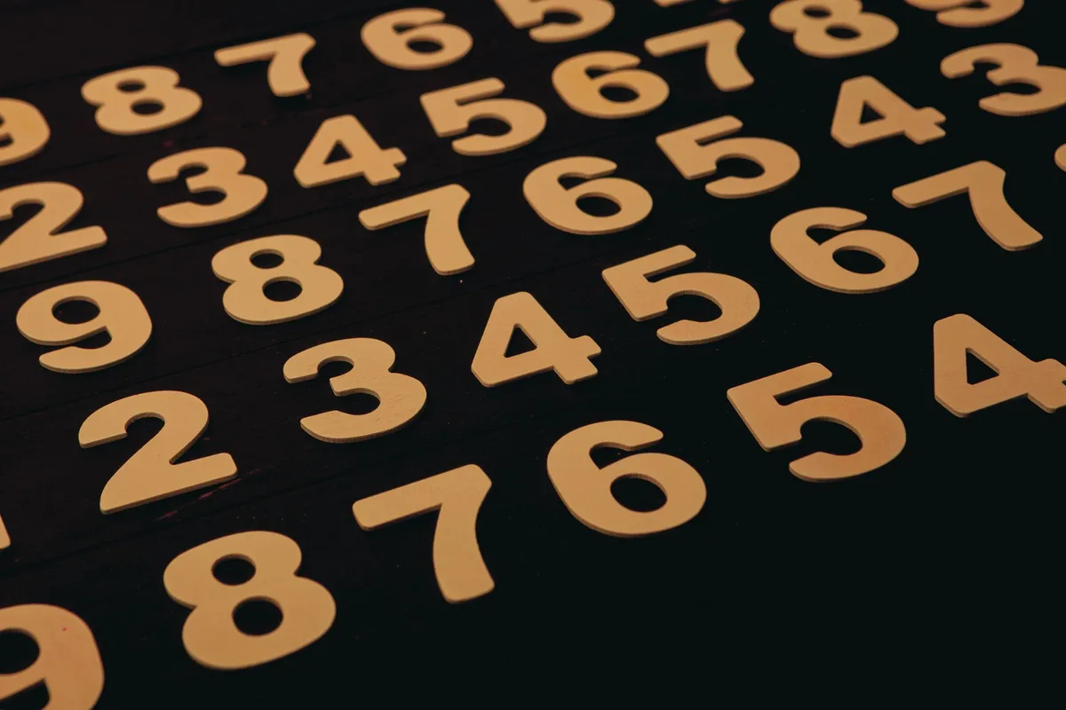 Représentation visuelle de motifs numériques symétriques en numérologie