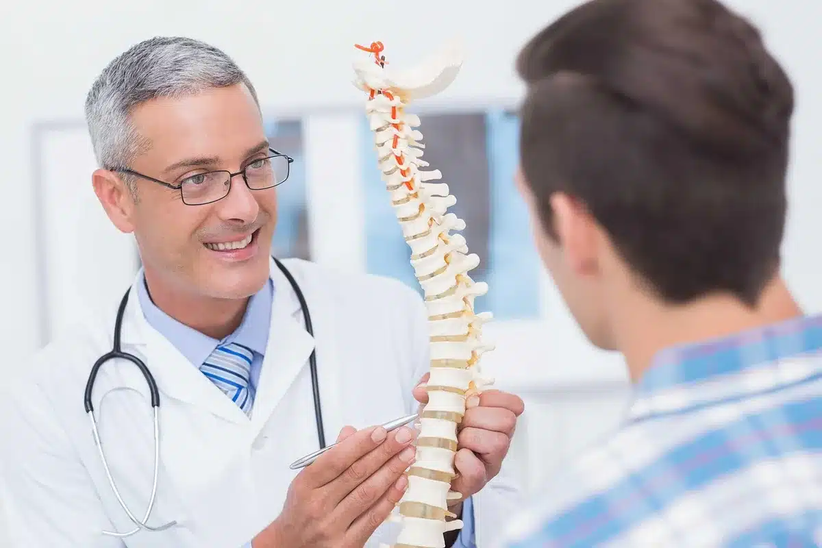 Patient discutant du NNT et des risques avec un médecin