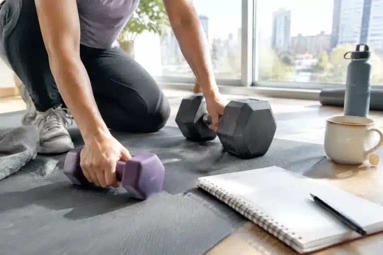 Poids lourds ou légers : lequel favorise le mieux la santé cérébrale des femmes ?